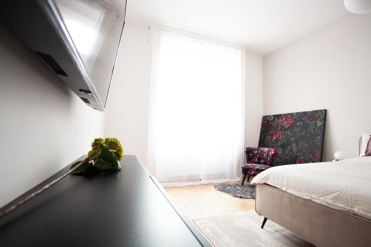 Real Deluxe Next To Danube Apartamento Budapeste Exterior foto
